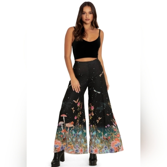 BlackMilk Black and White Garment - Picture 2 of 5